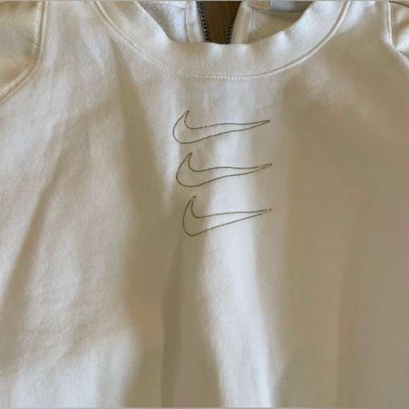 Nike Cropped white and shimmer gold crewneck sweatshirt - Picture 2 of 3